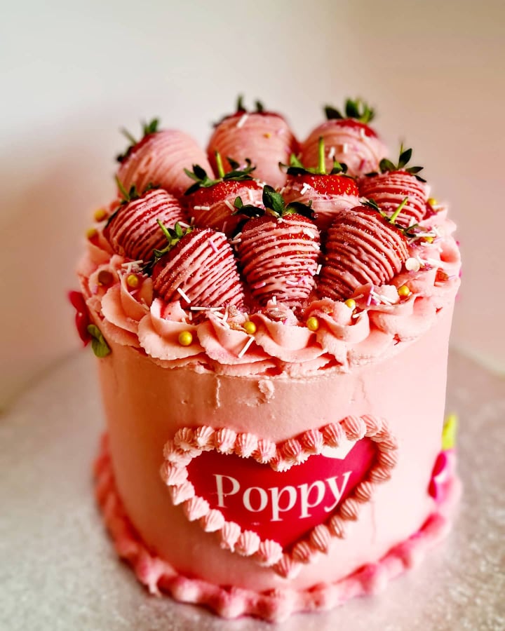 Hayleys cupcakes cake baker in Henley on Thames Strawberry Drizzle cake